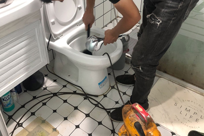 干河街道疏通下水道