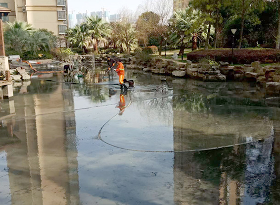 干河街道景观池淤泥清理