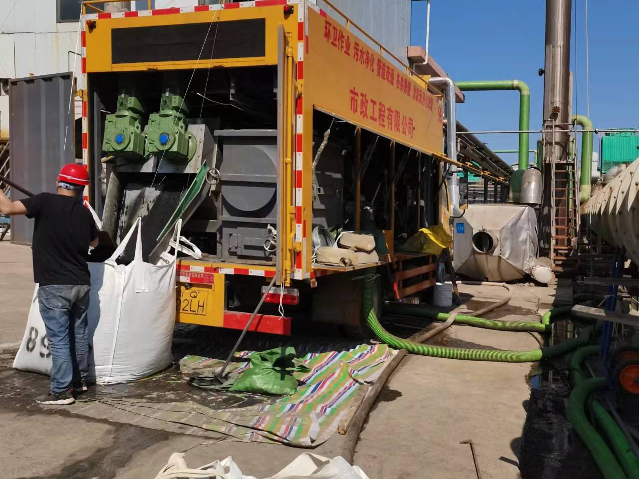 干河街道淤泥压干处理