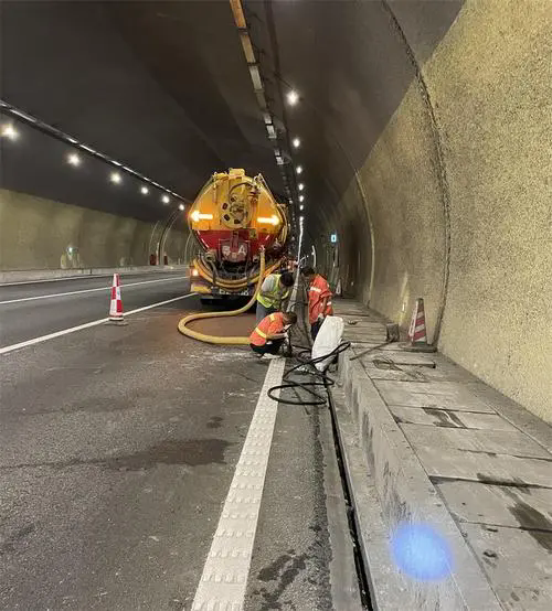 干河街道隧道排水渠清淤